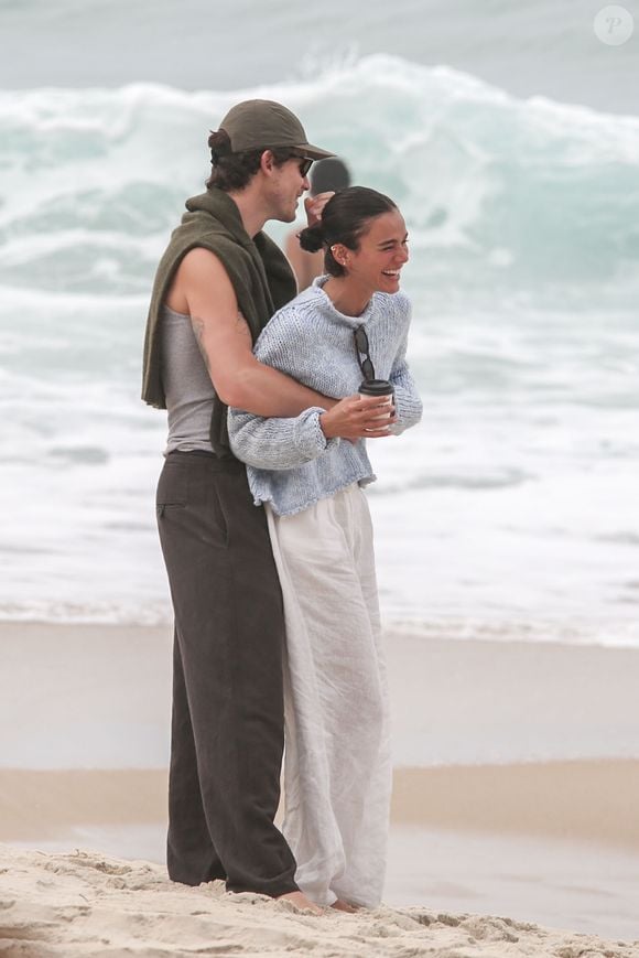Encantada, Bruna Marquezine respondeu à publicação com outra declaração de amor para Shawn Mendes
