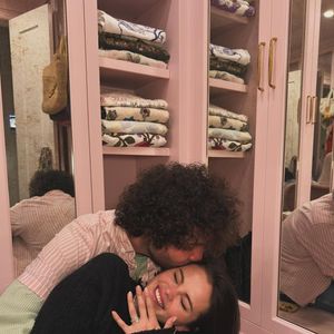 Selena Gomez está noiva do produtor musical Benny Blanco, com quem pretende se casar em breve