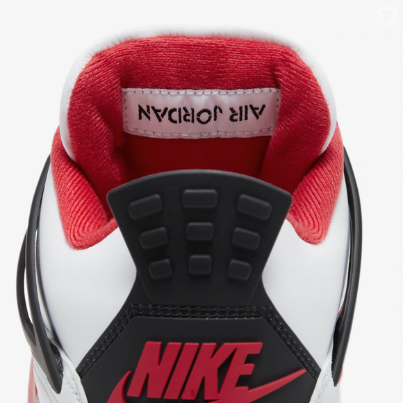 Muito antes da era do hype, o Air Jordan 4 Fire Red já conquistava fãs ao redor do mundo e se tornava um dos modelos mais icônicos da história da Nike