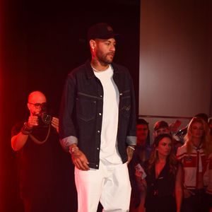 Risco além da traição? Revelação de que Neymar pode ter ignorado uso de preservativo gera revolta nas redes sociais.