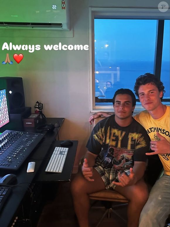 Shawn Mendes ficou hospedado na casa de Ivete Sangalo durante visita a Salvador e mostrou muita sintonia e intimidade com a cantora e o filho mais velho dela, Marcelo