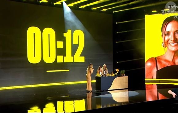 Ticiane Pinheiro apresentou o novo reality do Globoplay ao lado da mãe, Helô Pinheiro, e da filha, Rafaella Justus. A presença das três gerações da família no palco do Globo UpFront destacou a proposta da atração, que terá filhos de famosos como participantes