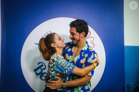 Giovanna Lancellotti e o noivo, Gabriel David, presidente da LIESA, comemoraram a vitória da Beija-Flor.