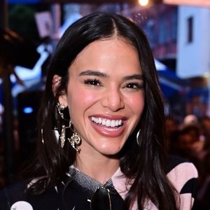 O segredo de Bruna Marquezine para prevenir o envelhecimento: atriz faz tratamento de até R$ 5 mil no pescoço