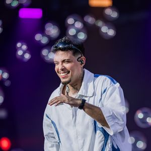 Felipe Amorim enviou flores para Virgínia Fonseca como agradecimento pela ajuda da influencer no sucesso da música ‘Eu vou na sua casa’