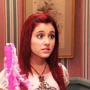 Ariana Grande começou a fazer sucesso com a série 'Brilhante Victoria', da Nickelodeon