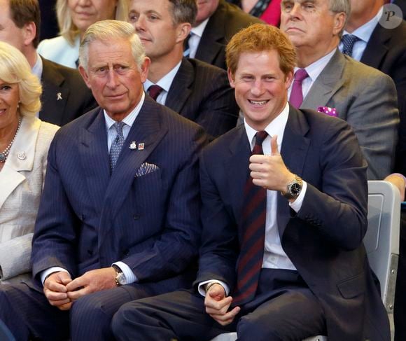 De acordo com o jornalista Russell Myers, em declaração à People, as mudanças de posição durante as negociações envolvendo Príncipe Harry aumentaram a frustração de Rei Charles III e de seus assessores