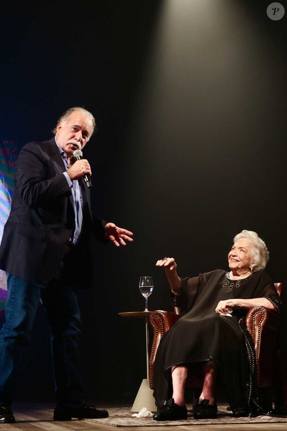 No evento, Nathalia Timberg foi homenageada por ícones da teledramaturgia brasileira, incluindo Tony Ramos e Carla Marins