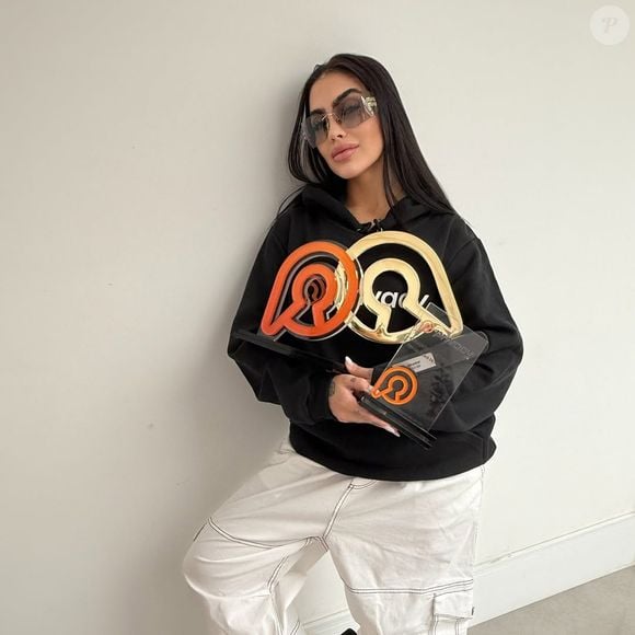 MC Mirella é estrela de plataformas de conteúdo adulto