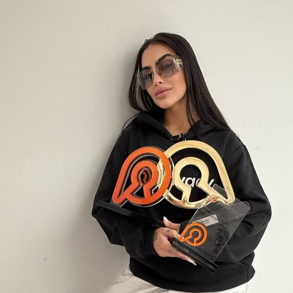 MC Mirella é estrela de plataformas de conteúdo adulto
