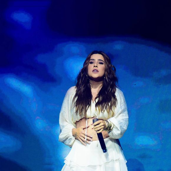 Lauana Prado anunciou que está grávida de seu primeiro filho