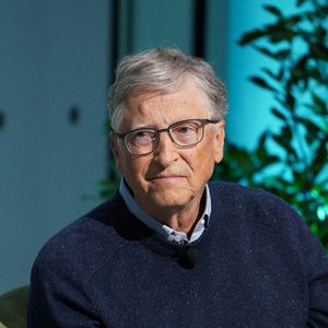 O cofundador da Microsoft destinou apenas 1% de sua fortuna de R$ 614 bilhões aos filhos, doando o restante para a sua fundação filantrópica. "É um desserviço para as crianças receberem somas gigantescas de dinheiro. Isso distorce o caminho delas", justificou.