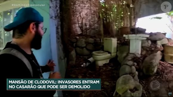 Mansão de Clodovil tem banheiro ao ar livre