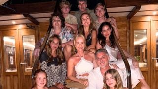 Luciano Huck revela fotos em viagem à Indonésia e filhos do apresentador com Angélica chamam atenção: 'Genética maravilhosa'