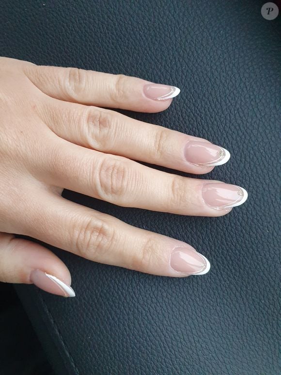 Elegância atemporal: a francesinha fina e delicada é o truque que alonga os dedos e nunca sai de moda