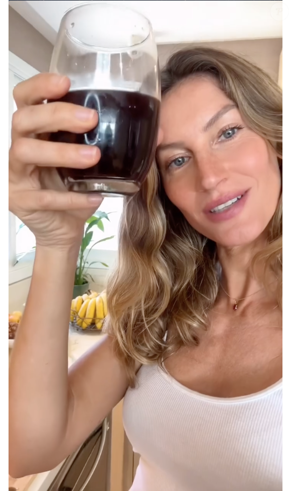 Chá gelado de sabugueiro de Gisele Bündchen leva gengibre, uma das especiarias mais benéficas para a saúde