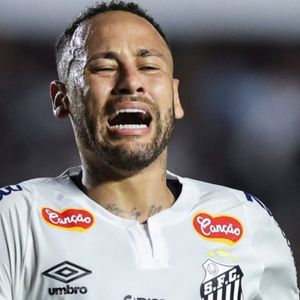 Neymar segue afastado do Santos desde que sofreu uma lesão recentemente