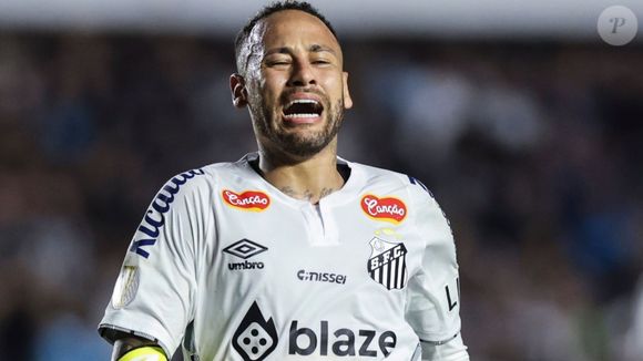 Neymar segue afastado do Santos desde que sofreu uma lesão recentemente