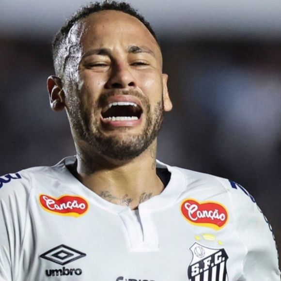 Neymar segue afastado do Santos desde que sofreu uma lesão recentemente