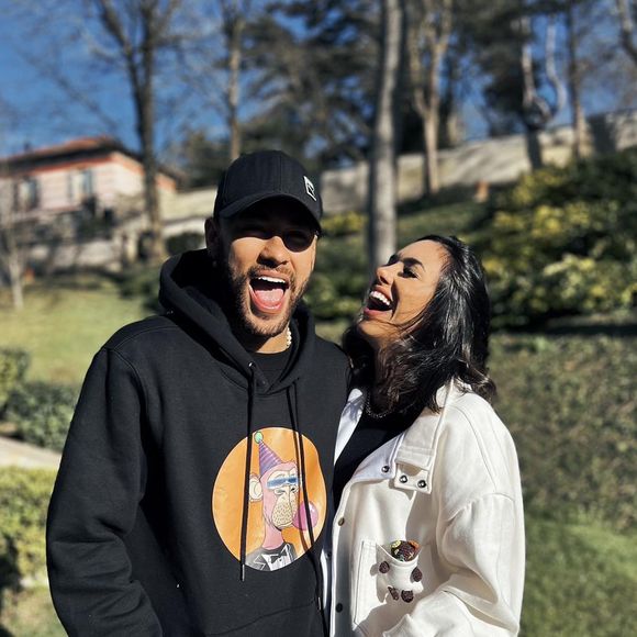 Em uma publicação no Instagram, Bruna Biancardi também enfatizou que está 'ansiosa por hoje', já que é a reestreia de Neymar como camisa 10 do Santos.