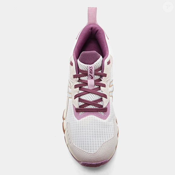 A aparência delicada criada pelos tons claros transforma o Asics Gel-Quantum 360 em uma opção para quem procura um tênis esportivo sem abrir mão de estilo