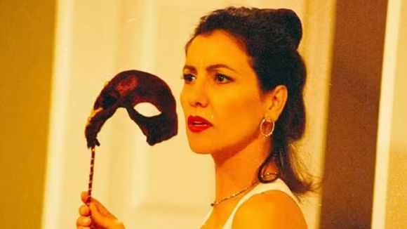 Conturbada, novela da Globo 'Quem é Você?' volta pela 1ª vez após 30 anos; trama sofreu com substituição de autores às pressas após menos de 20 capítulos: 'Tinha algumas divergências intransponíveis'