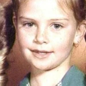 Charlize Theron cresceu em um ambiente problemático, marcado pelo alcoolismo do pai e por um episódio traumático