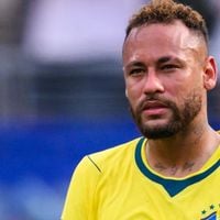 Neymar vai sair do Santos? Fora da Copa 2026 e de férias, jogador terá conversa decisiva com clube após forte pedido do pai: 'Continue a jogar futebol'