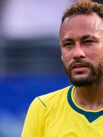 Neymar vai sair do Santos? Fora da Copa 2026 e de férias, jogador terá conversa decisiva com clube após forte pedido do pai: 'Continue a jogar futebol'