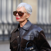 Nem preto, nem branco: o tênis Adidas na cor '101 Dálmatas' é perfeito para mulheres estilosas 50+ neste Inverno; e daria inveja até na Cruella de Vil