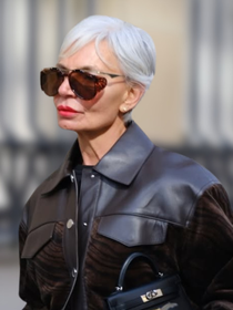 Nem preto, nem branco: o tênis Adidas na cor '101 Dálmatas' é perfeito para mulheres estilosas 50+ neste Inverno; e daria inveja até na Cruella de Vil