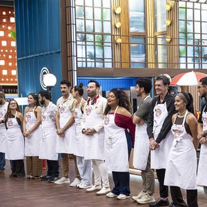 Quem saiu do MasterChef Brasil 2026? O quinto episódio teve prova para 50 motoboys, culinária regional, críticas dos jurados e mais uma eliminação na disputa