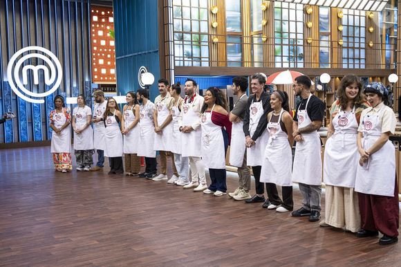 Quem saiu do MasterChef Brasil 2026? O quinto episódio teve prova para 50 motoboys, culinária regional, críticas dos jurados e mais uma eliminação na disputa