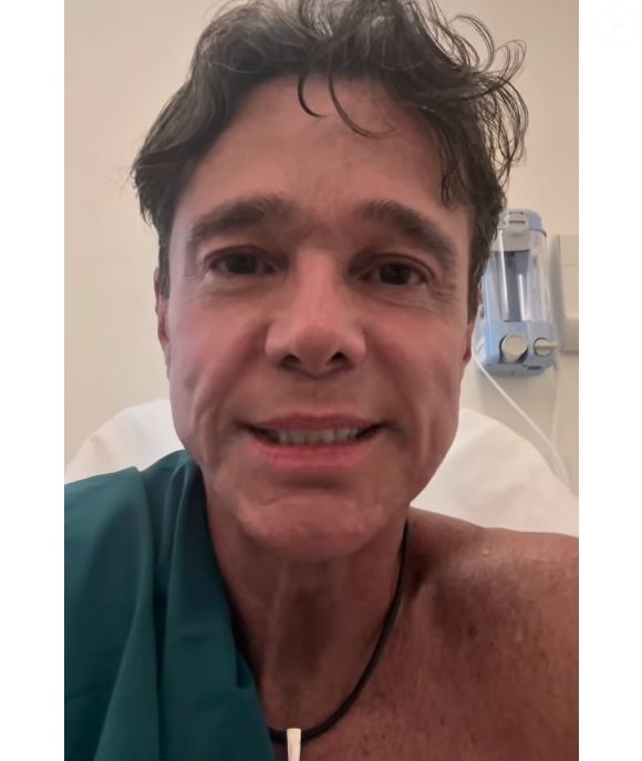 Com câncer, cantor Netinho raspou o próprio cabelo antes de iniciar tratamento