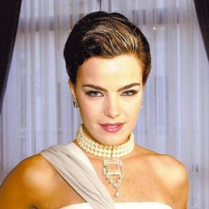 2004: na minissérie 'Um Só Coração', Ana Paula Arósio usou um visual diferente mais uma vez