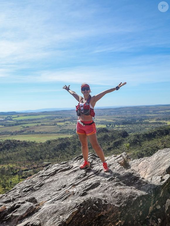 Elenita, ex-BBB 10, perdeu 20 kg, mudou o estilo de vida e teve uma trajetória marcada por conflitos e exposição intensa durante o reality