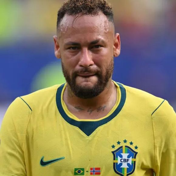 Neymar admitiu ter vivido uma das fases emocionais mais difíceis da vida. “Ajuda psicológica mesmo, já tinha feito terapia um tempo atrás, mas não foi nada porque eu estava mal, era porque eu queria uma autoajuda mesmo"