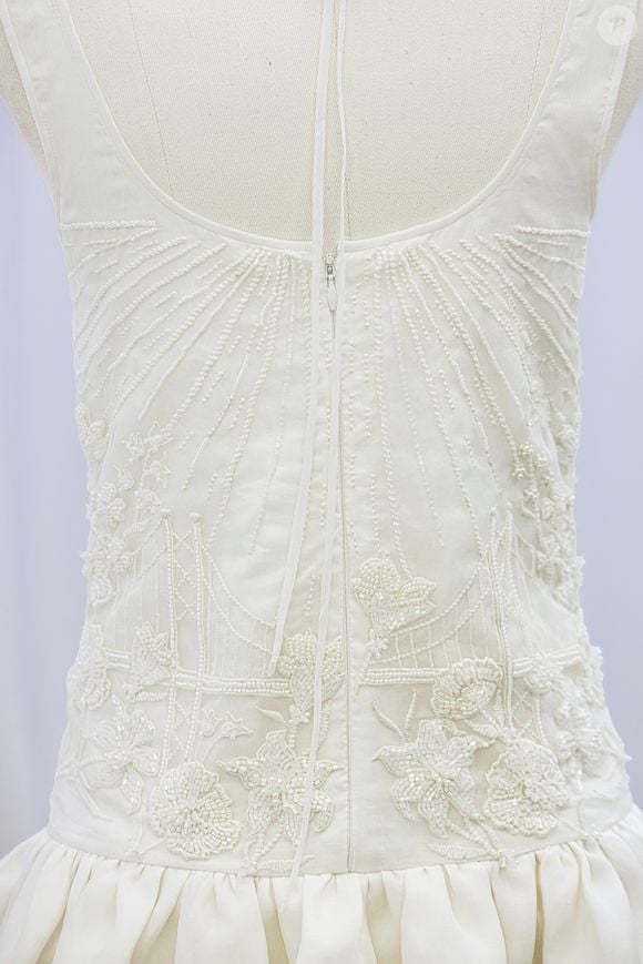 Conhecida por suas estampas marcantes, a FARM Rio acaba de escrever um novo capítulo em sua história ao criar seu primeiro vestido de noiva exclusivo