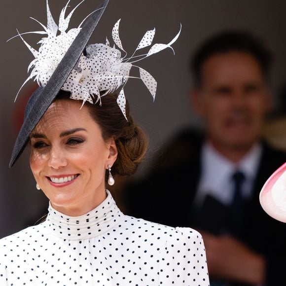 Desde o ano passado, o poá vem se destacando entre as produções de moda e apareceu até no guarda-roupa de Kate Middleton, reforçando o retorno da estampa