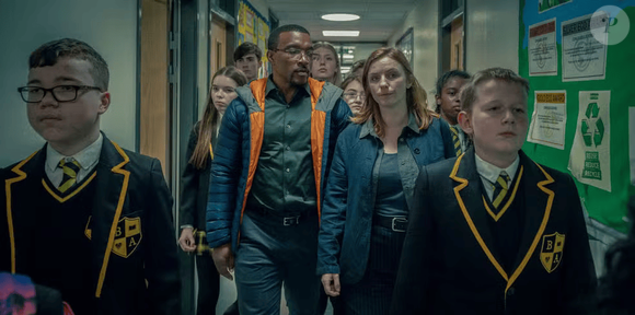 Os detetives Luke Bascombe (Ashley Walters) e Misha Frank (Faye Marsay) tentam descobrir a verdade por trás do crime em Adolescência