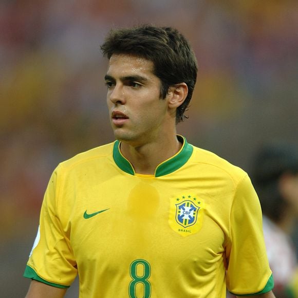 O ex-meia da Seleção Brasileira reagiu à repercussão envolvendo seu sósia e uma revista masculina