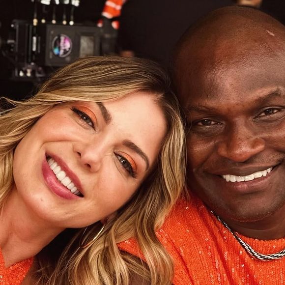 Sheila Mello pegou os fãs de surpresa ao revelar que viveu um romance com Jacaré, dançarino do É O Tchan, no auge da banda