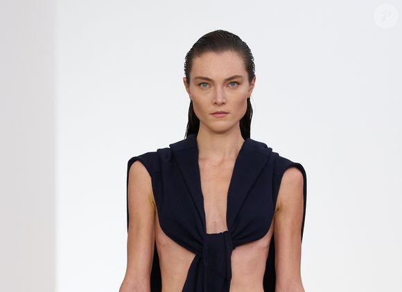 Sobrancelhas retas se destacaram como o novo truque para um olhar sofisticado e naturalmente liftad