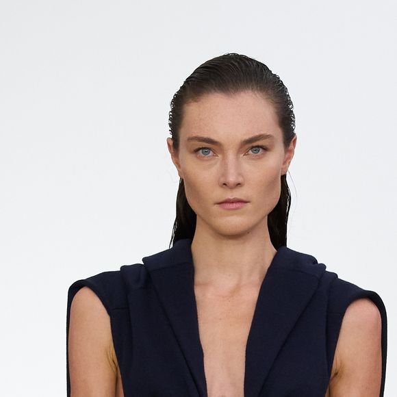 Sobrancelhas retas se destacaram como o novo truque para um olhar sofisticado e naturalmente liftad