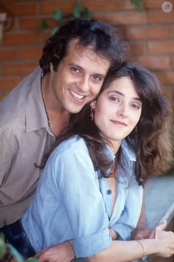 Christiane Torloni foi casada com Dennis Carvalho entre 1977 e 1980. Os dois são pais dos gêmeos Leonardo e Guilherme, que morreu tragicamente em um acidente doméstico