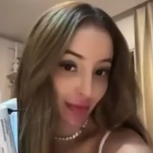 Any Awuada revelou recentemente na web que recebeu alguns processos.