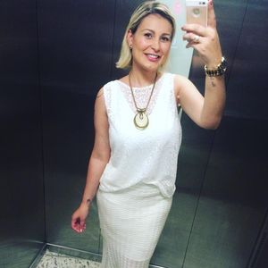 As roupas ousadas deram lugar a uma Andressa Urach bem mais comportada