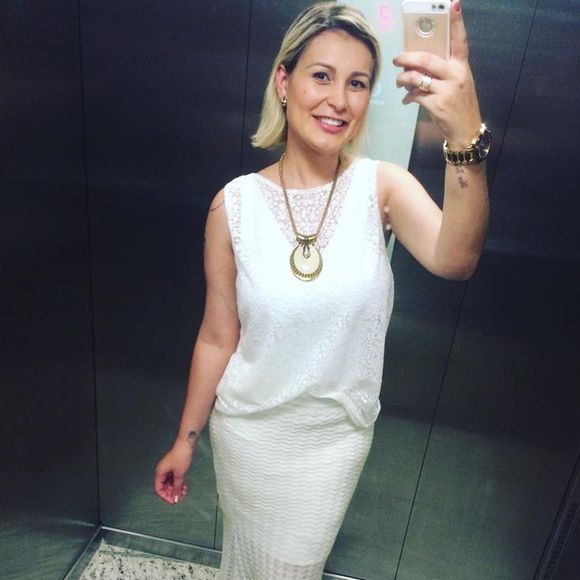 As roupas ousadas deram lugar a uma Andressa Urach bem mais comportada