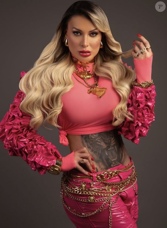 Andressa Urach enfrenta problemas com o consulado americano