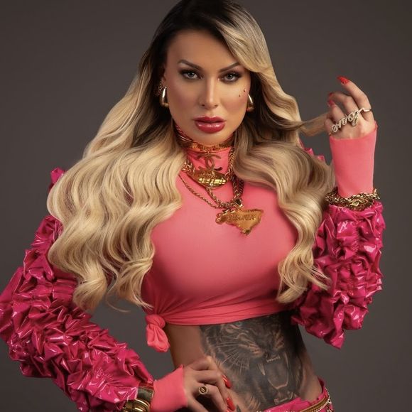 Andressa Urach enfrenta problemas com o consulado americano